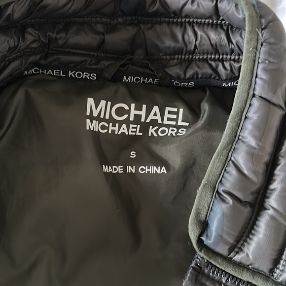 Micheal Kors vest - Picture 3 of 3